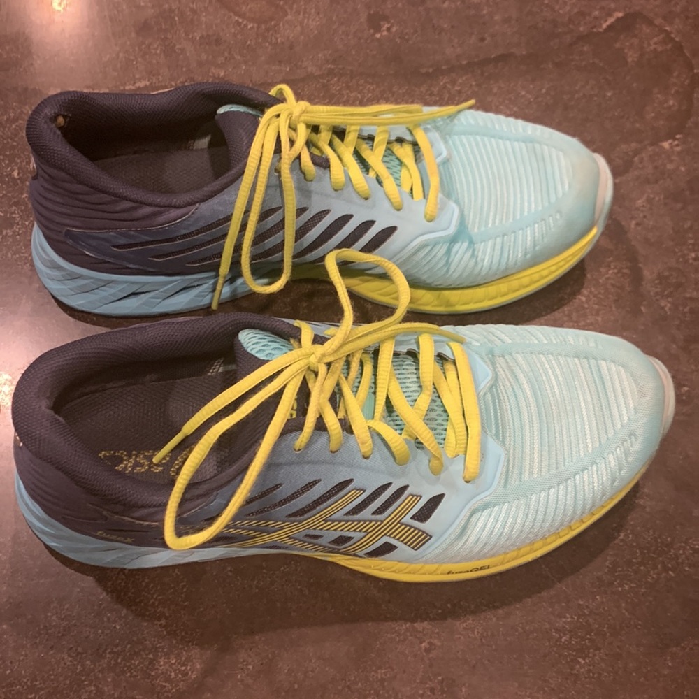 Women’s ASICS training shoes - Picture 4 of 8
